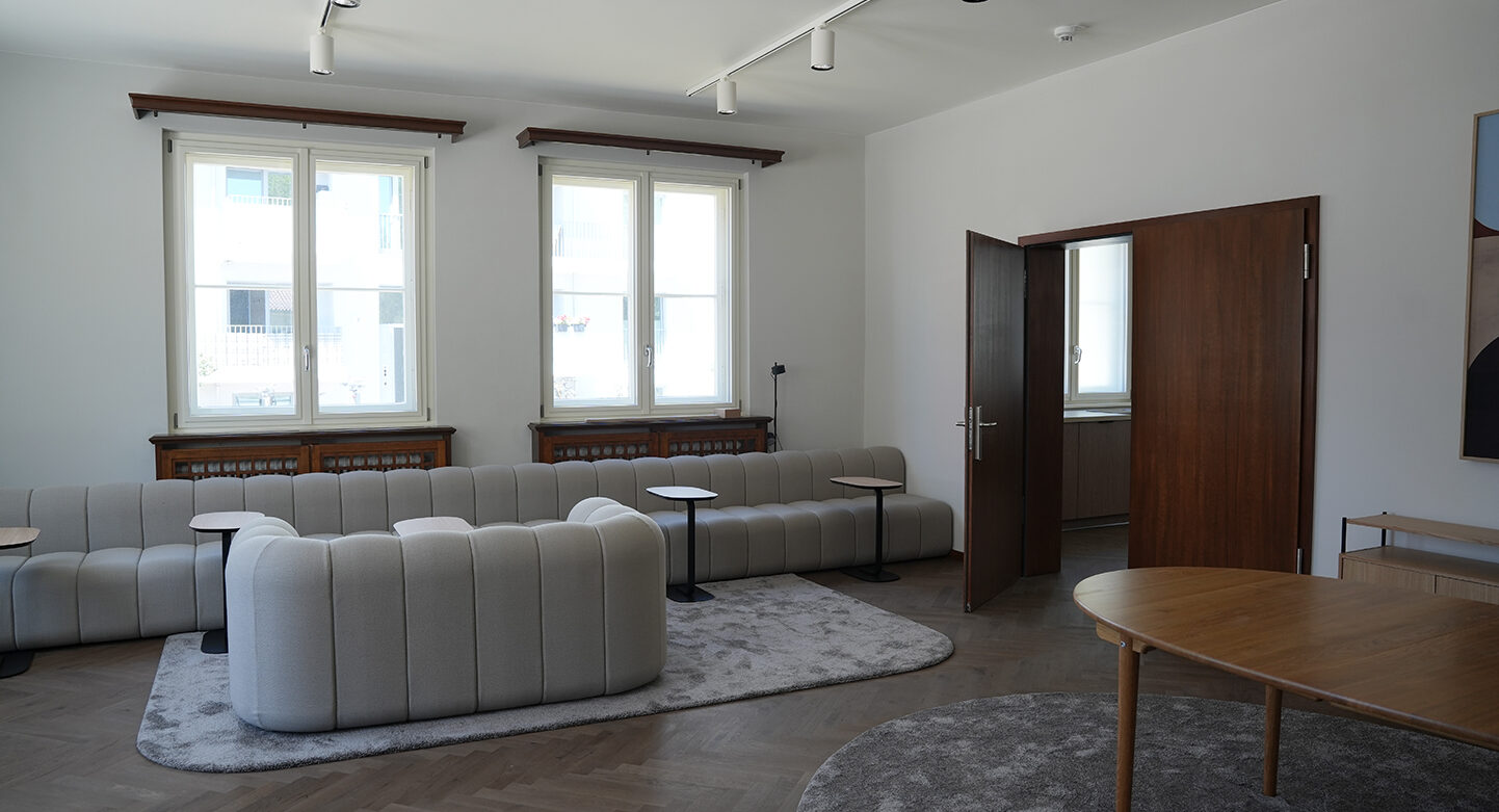 Event LivingRoom1 aspect ratio 705 382