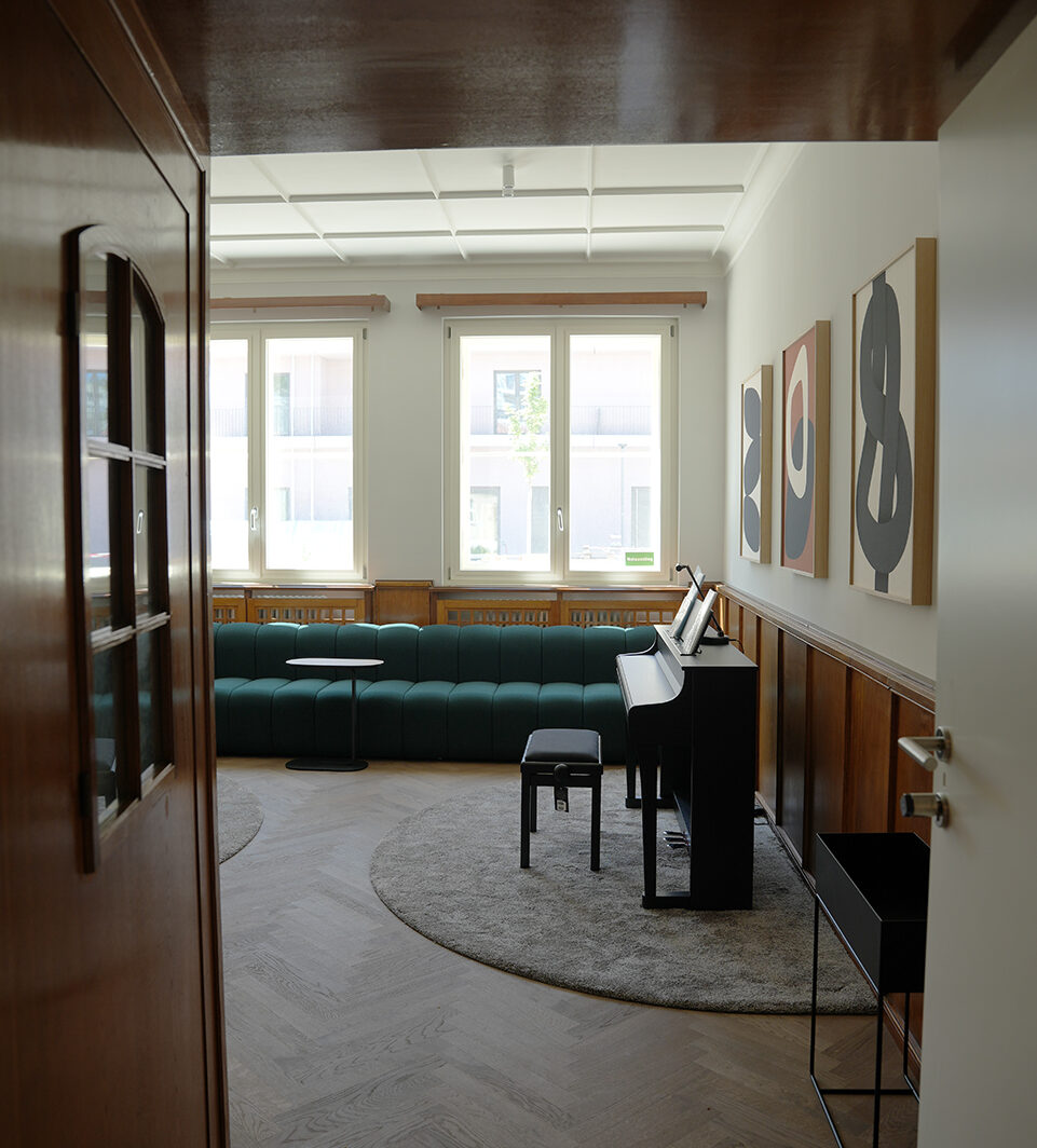 Event PianoRoom3 aspect ratio 344 381